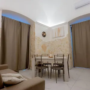 Maison27 , Bari Włochy